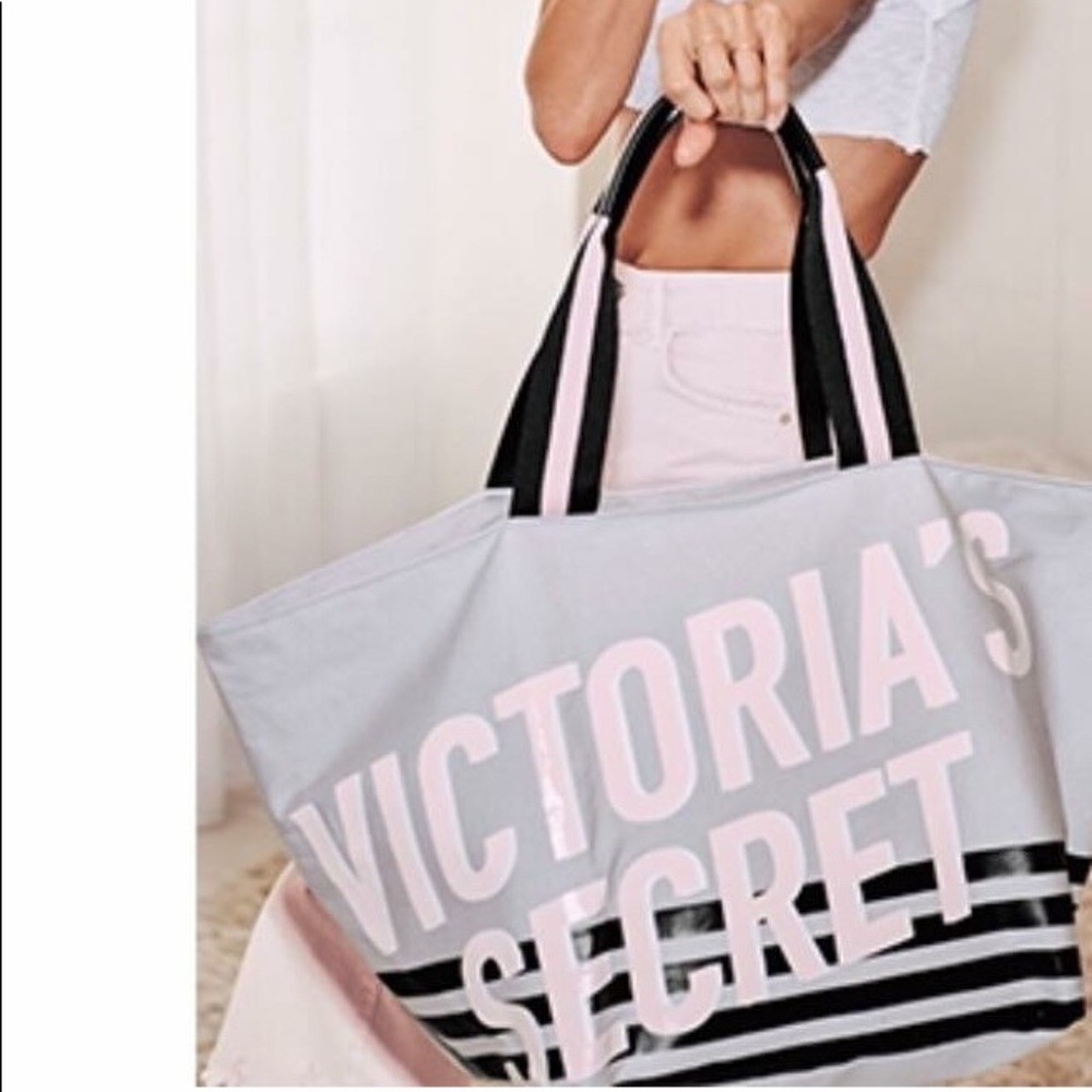 Victoria’s Secret Tote Weekender Bag. Zip top NWT!